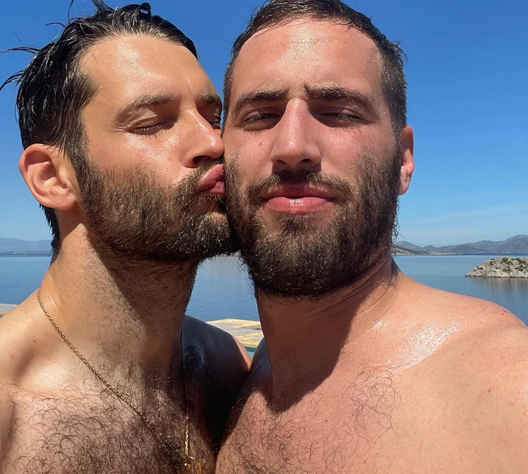 Дизайнер Симон Порт Жакмюс із чоловіком стали батьками вперше. Фото