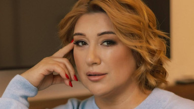 Вибухнув просто у дворі: Січкар показала наслідки влучання дрона в її маєток під Києвом. Фото