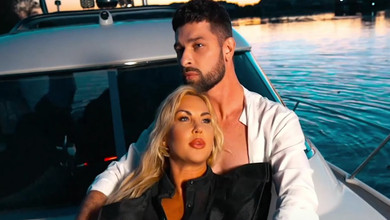 Ти ловиш кайф: Камалія в пляжних луках поринула в розваги на воді та поспокушала молодиків. Відео