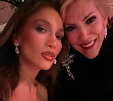 Тришаровий торт та кордебалет: Лопес на 80-річчя мами влаштувала розкішну гулянку у Вегасі