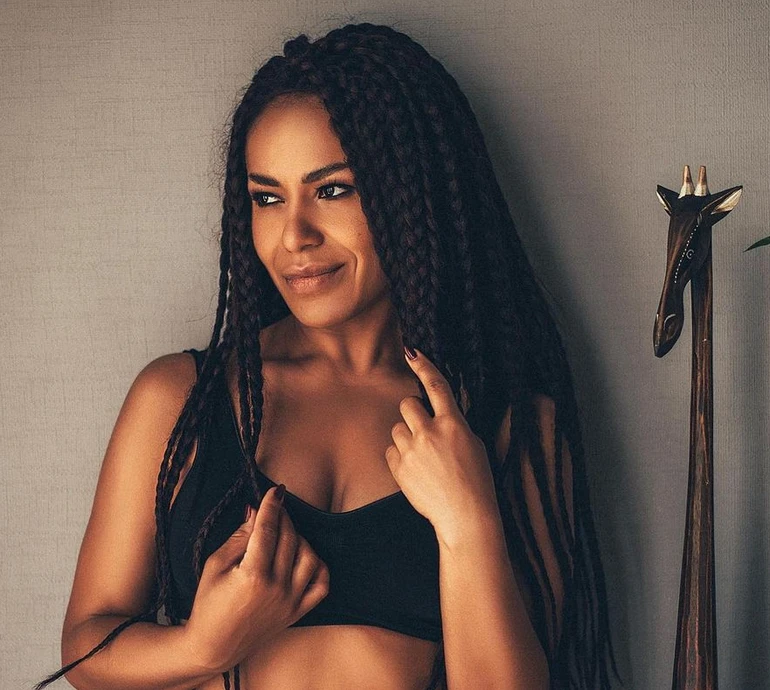 Гайтана без мейкапу показалася у світлі заходу сонця