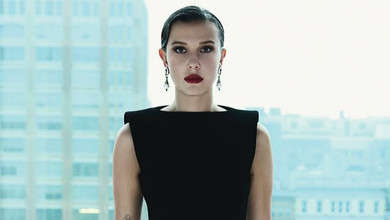 Міллі Боббі Браун у сітчастому міні, боді та смокінгу попозувала для відомого глянцю