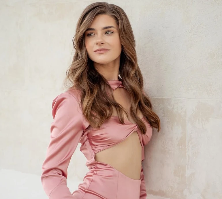 Всі розходимося: дружина Остапчука спростувала поширену нею інформацію про коханців Горняк, а та - вибачилася