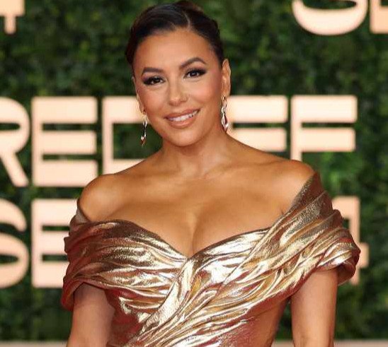 Моя красива подруга: золота Лонгорія на кінофестивалі пригорнула наречену Роналду в поцяткованому максі