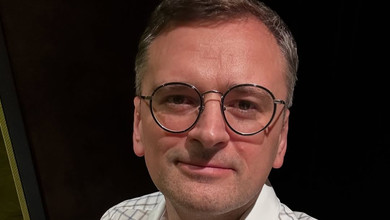 Ситуація, знайома багатьом: як песик Кулеби йому читати заважав. Миле відео