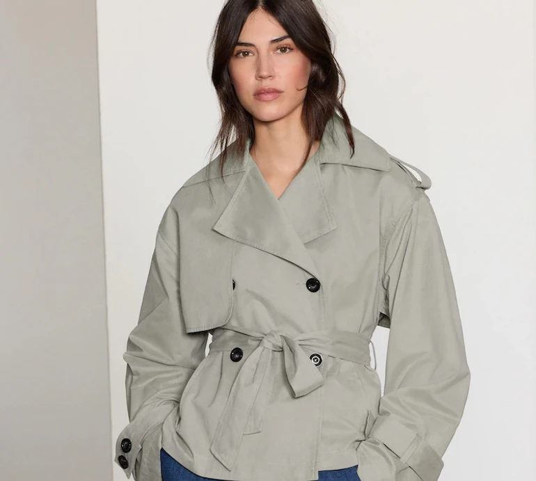 Укорочений тренч та скульптурне пальто: 8 варіантів верхнього одягу на осінь. Фото