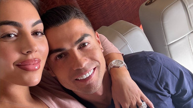 Роналду із нареченою показали вечірню б'юті-рутину в ліжку. Фото