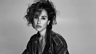 Тільки рух вперед: дизайнерка Каменська з нагоди 43-річчя попозувала у трусиках та шкіряному плащі на голе тіло