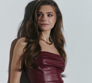 Патологічно одержима нами: дружина Остапчука заявила, що його колишня не дає дозвіл на продаж будинку та знущається з них