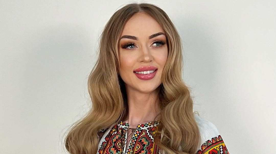 Моє серце обрало тебе: Валевська привітала коханого з днем народження і попозувала з ним у кошлатих шапчинах