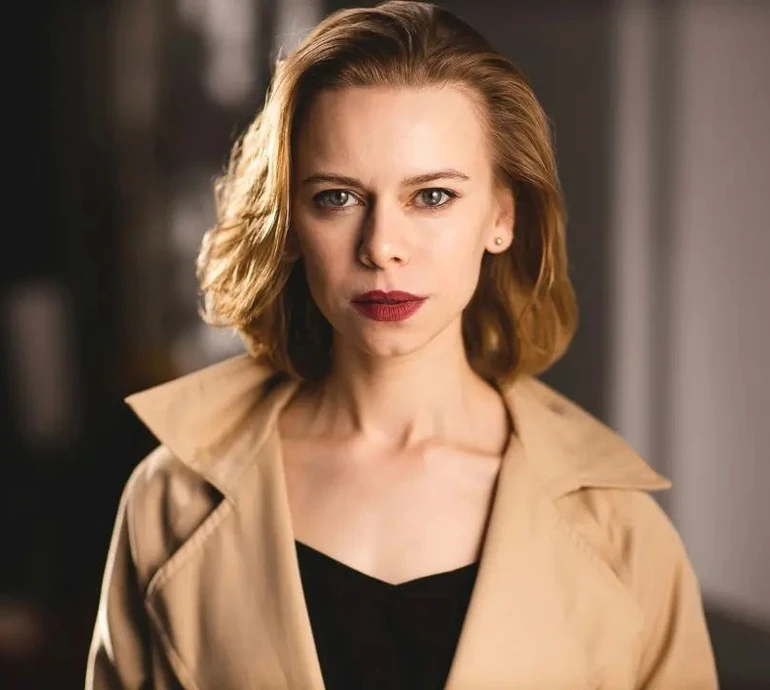 Зірка фільмів Байрак Зюркалова розказала про роботу офіціанткою в Канаді, чи спілкується з кіномамою-зрадницею і чому поки не вернеться до України