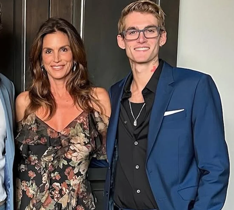 Кроуфорд із дочкою привітали свого золотого хлопчика і найкращого друга з 26-річчям. Фото