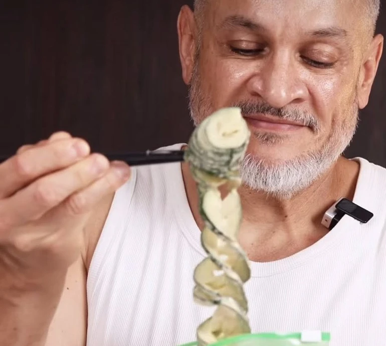 Просто вау: Хіменес-Браво дав рецепт спайсі огірка для незвичного перекусу