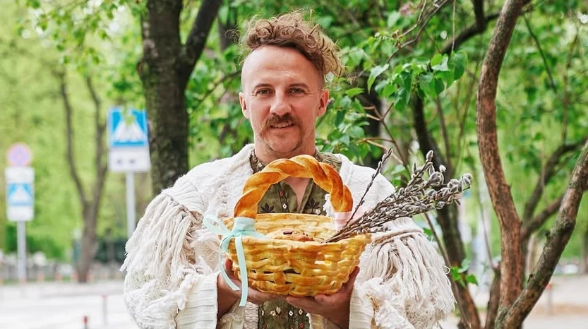 Тільки шовк і оцет: Клопотенко поділився цікавим і легким варіантом фарбування яєць до Великодня