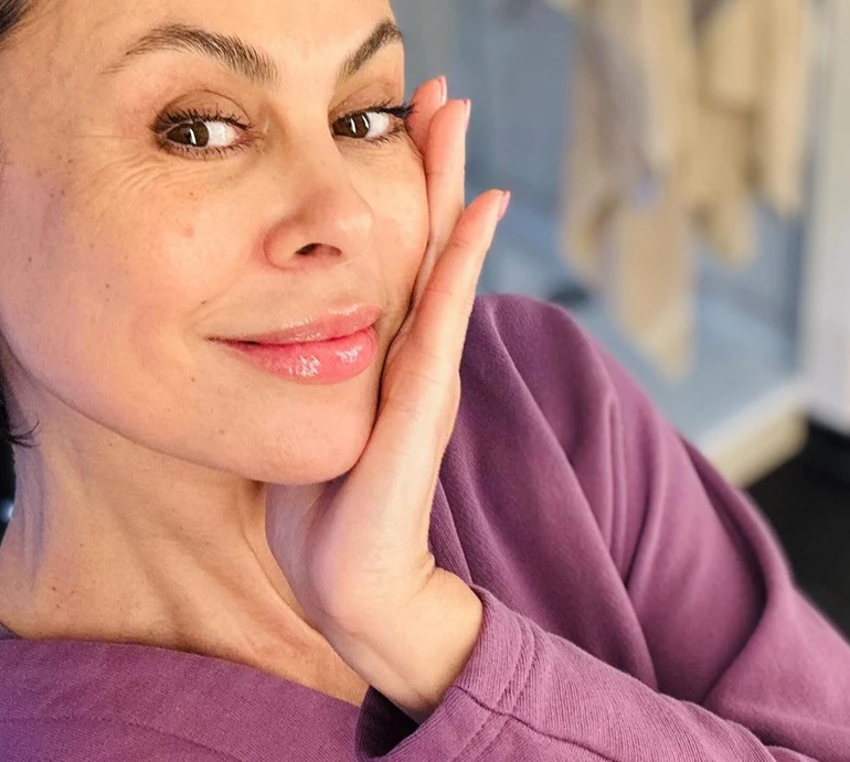 Сонце, а не жінка: ексдружина Кличка показалася в яскравому костюмі від українського бренду