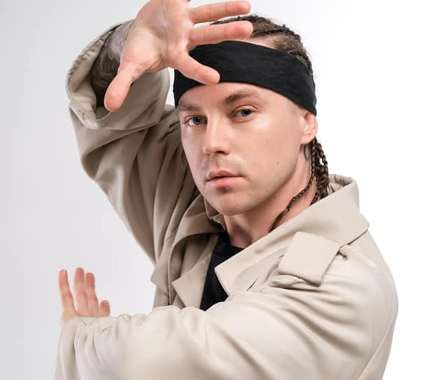 Пивоварову 33 роки: як Тьомчик із Вовчанська став зіркою шоубізу