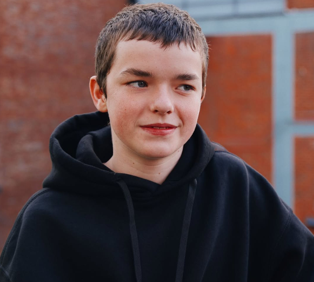 15-річна зірка Юнацтва Оуен Купер розповів про божевільне повернення до школи після ролі підозрюваного у вбивстві