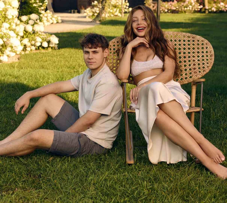 Ти - моє натхнення: Кароль із 16-річним сином-красенем попозували для атмосферних фото