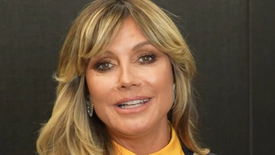 Довго не дивись: Клум в образі Медузи Горгони перетворила свого чоловіка на камінь