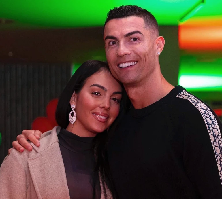 Личко татове, апетит мамин: наречена Роналду поділилася кумедним фото їхньої 2-річної доні