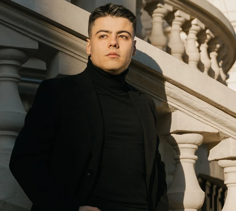 Скандал із Мозговою, дует із Кароль та Саша Бо в кліпі: шлях до слави 22-річного співака SHUMEI