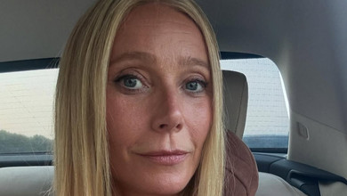 52-річна Пелтроу в бікіні зазнімкувалася з чоловіком та показала всіх їхніх дітей