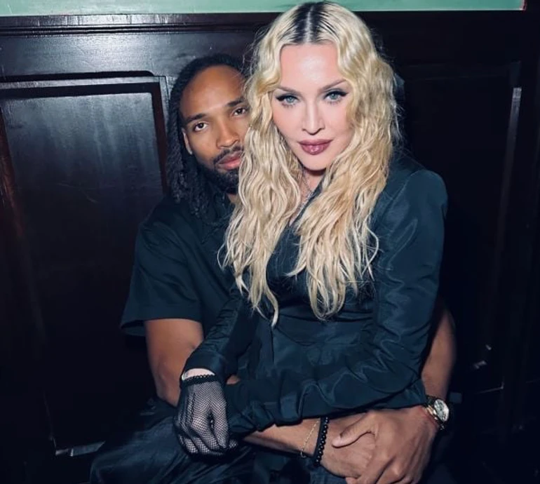 67-річна Мадонна заручилася з молодшим на 37 років коханим-футболістом - ЗМІ