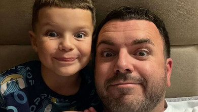 Як 4-річний синок Решетніка в кріслі під час стрижки закуняв. Кумедне відео