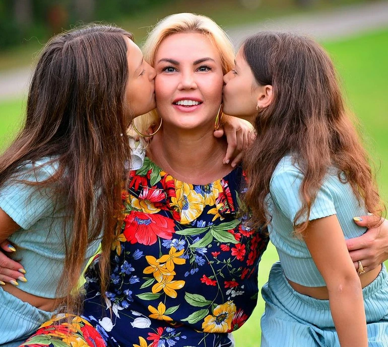 Камалія замилувала затишним вечором зі своїми принцесами. ФОТО