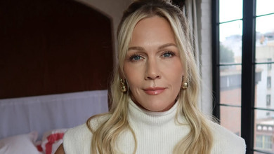 53-річна Дженні Гарт засвітила рельєфний прес у своїй першій зйомці в спідньому. Фото