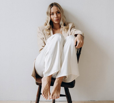 Якби я могла відмотати час назад...: 31-річна дружина Павліка зізналася, що шкодує про пластичні операції