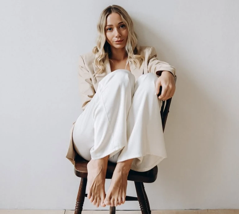 Якби я могла відмотати час назад...: 31-річна дружина Павліка зізналася, що шкодує про пластичні операції