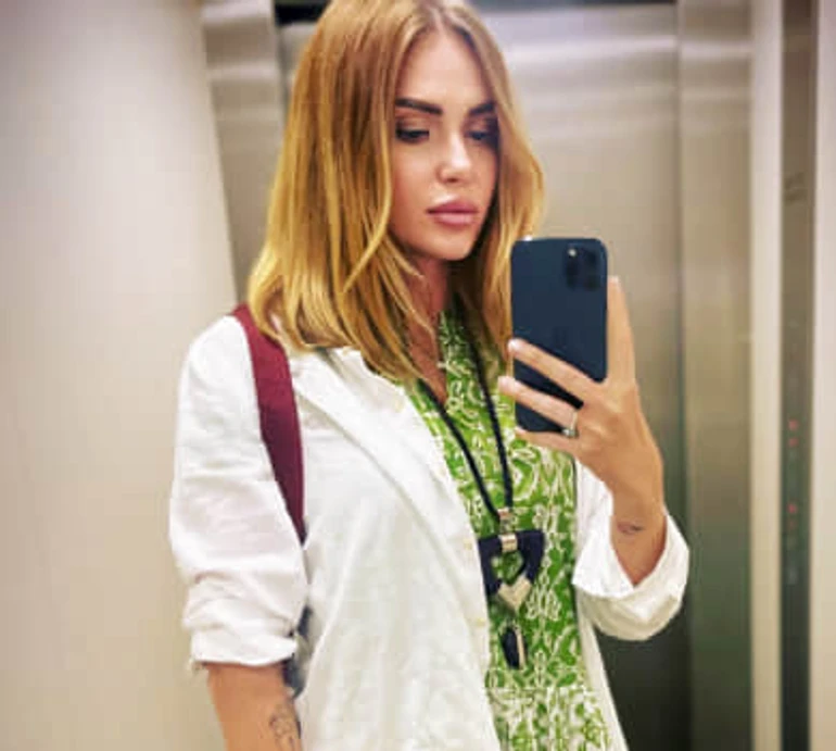 Ростемо: Камінську з чималим животиком зазнімкували в купальнику