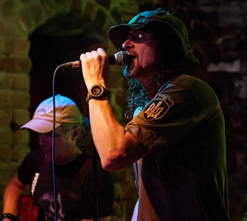 Герої не вмирають, але їх більше немає поруч: Yurcash презентував проникливу пісню-присвяту. Відео