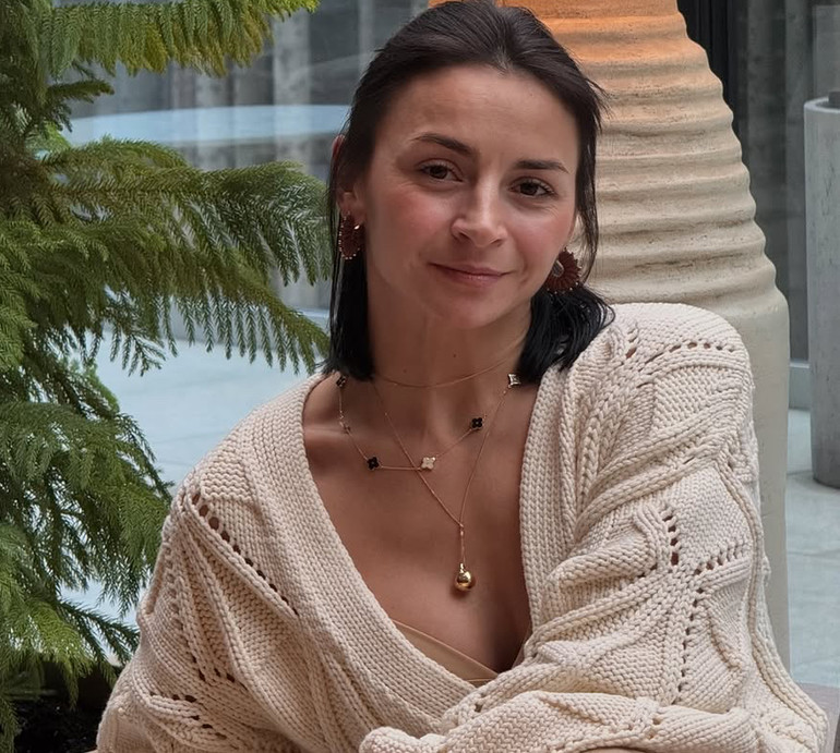 Панічні атаки, недосип і травми: Гвоздьова поскаржилася на здоров'я та показалася з батьками в Трускавці