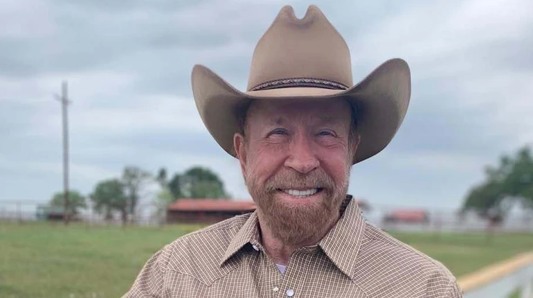 24-річна донька Чака Норріса заручилася з коханим. Фото