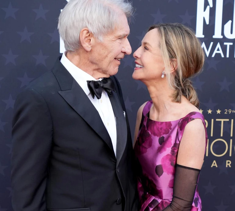 Якийсь хтивий старигань: дружина Харрісона Форда пригадала їхнє знайомство