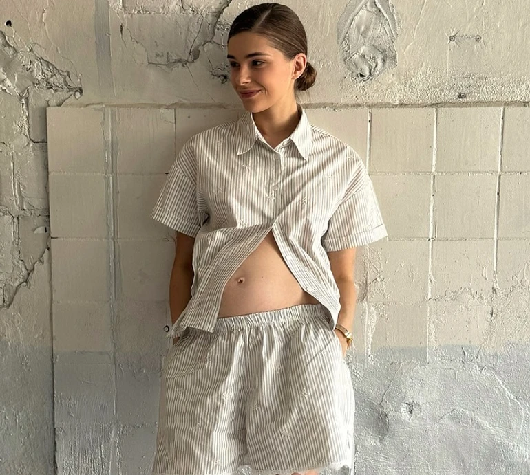 Втягнути не можу: вагітна Остапчук відповіла на дорікання щодо частої демонстрації свого животика