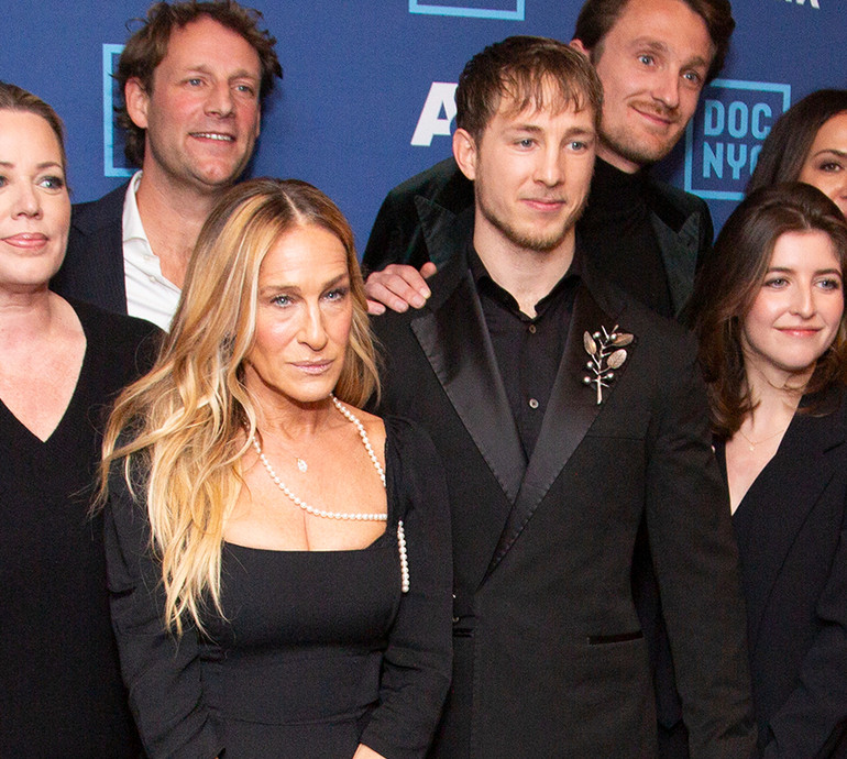 Холостяк Терен на прем'єрі фільму, в якому зіграв танцівника, засвітився за ручку з 30-річною кінодіячкою. Фото