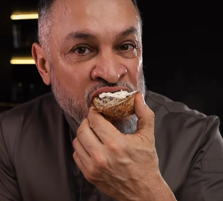 Здивує навіть найвибагливіших гурманів: Хіменес-Браво показав, як приготувати плавлений сир удома