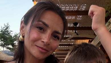 Гвоздьова в купальнику та стильних сукнях показала відпочинок із дітьми не для галочки