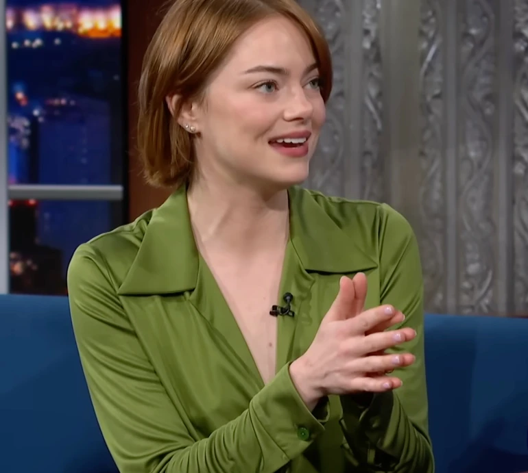 Емма Стоун у топі без ліфчика повторила вінтажний аутфіт Гвінет Пелтроу з культового фільму. Фото