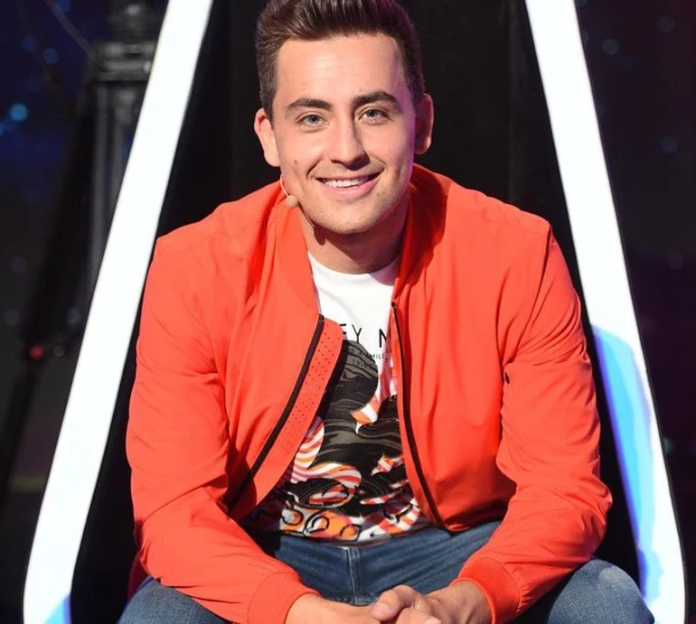 Всесвітній Потап: телеведучий Константиновський виставив на благодійний аукціон власні картини в стилі Соні Морозюк