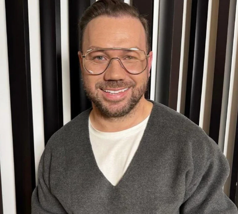 Залиште сірий для буднів: Андре Тан перелічив, які кольори та фасони не варто вдягати на Великдень