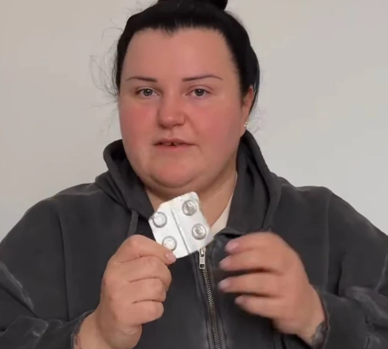 Лопатка за 10 грн, зубочистки і штопор: alyona alyona розказала, що носить у своїй барижечці