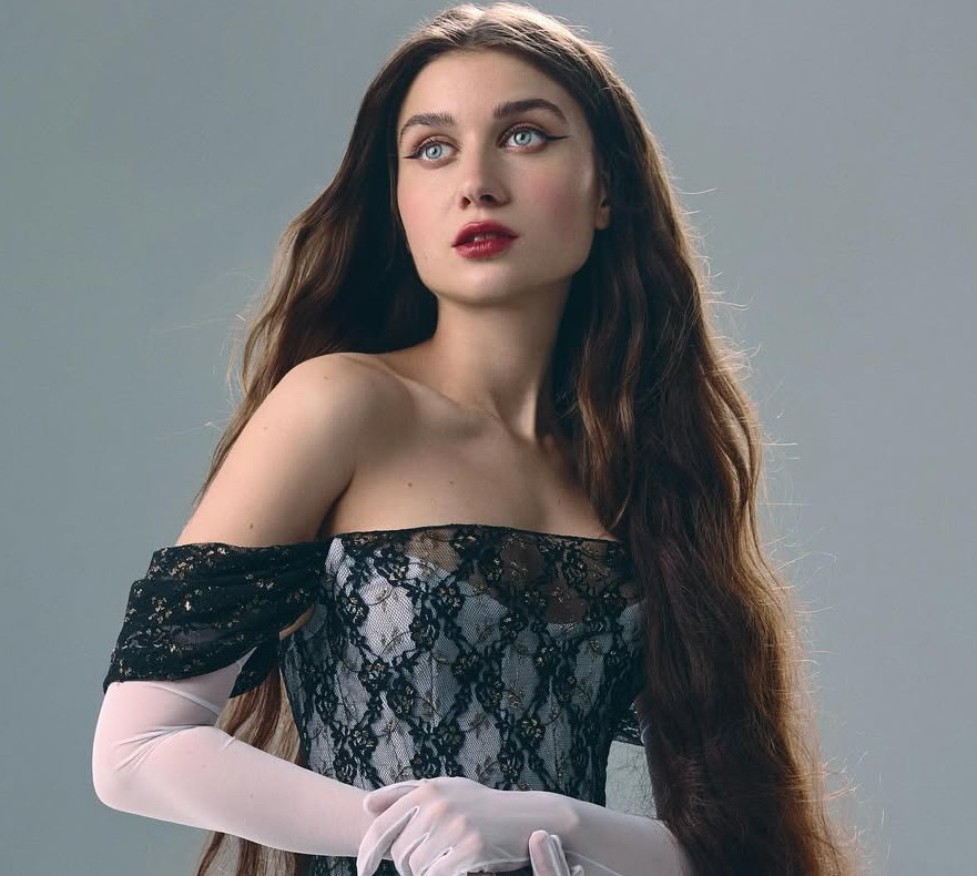 Jerry Heil та YARMAK після скандалу з актором-аб'юзером зворушили новою версією кліпу з військовими та їхніми коханими. Відео