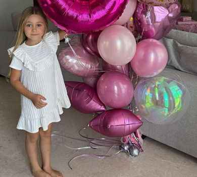 Дімопулос з ексчоловіком об'єдналися заради святкування 6-річчя дочки. Фото