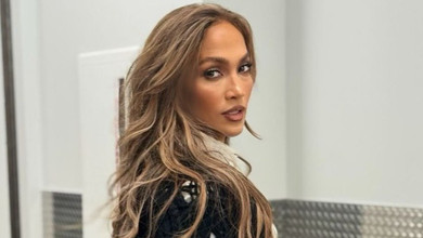 56-річна Лопес у купальнику-вогнику влаштувала драйвові танці на сцені фестивалю. Відео