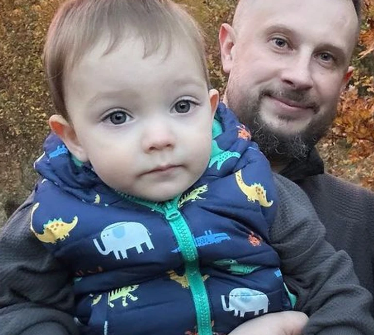 Любить людей у формі та автомат Калашнікова: Даниленко і Білецький привітали сина з 2-річчям милим відео