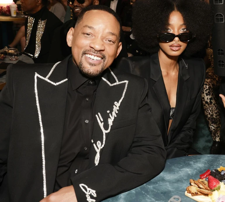 Замок вампіра на голові і блискуче спіднє: діти Вілла Сміта ефектно попозували на Grammy 2025